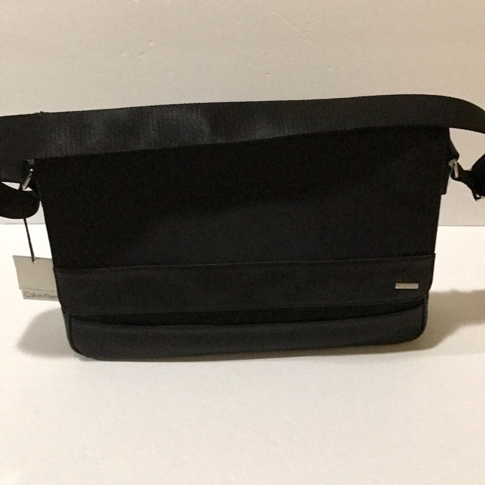 Calvin Klien cotton nylon messenger w/peeble NWT